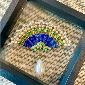 Vintage Folding Fan Brooch with Pearls